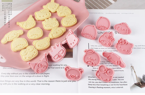 Sanrio Cookie Cutter Set 8pcs - Image 2